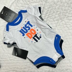 3-Pack Nike Bodysuit Onsies 9M